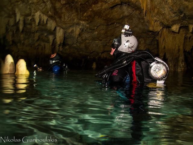 buceo creta cueva